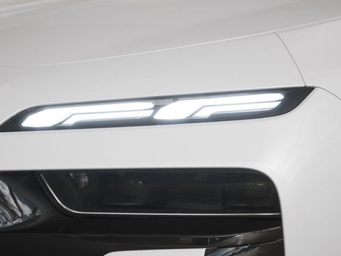 New 2026 BMW 750e xDrive w/ Executive Package image 32