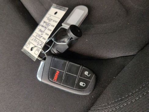 Used 2019 Jeep Renegade Latitude image 44