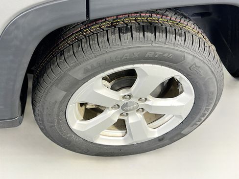 Used 2020 Jeep Compass Latitude w/ Cold Weather Group image 29