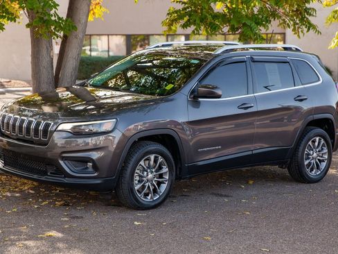 Used 2019 Jeep Cherokee Latitude Plus w/ Cold Weather Group image 9
