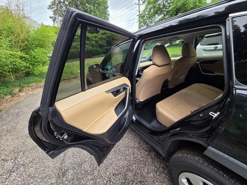 Used 2020 Toyota RAV4 LE w/ All Weather Liner Package AWD/4WD image 11