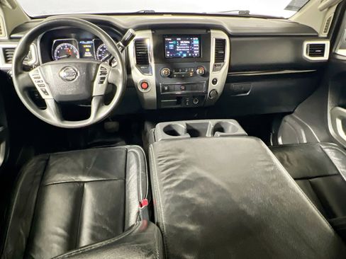 Used 2017 Nissan Titan SV RWD image 30