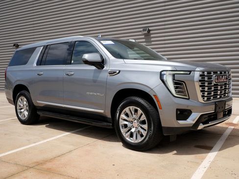 Used 2025 GMC Yukon XL Denali AWD/4WD image 1
