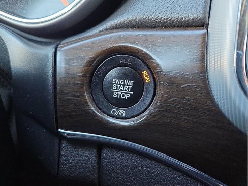 Used 2018 Jeep Grand Cherokee Limited image 21