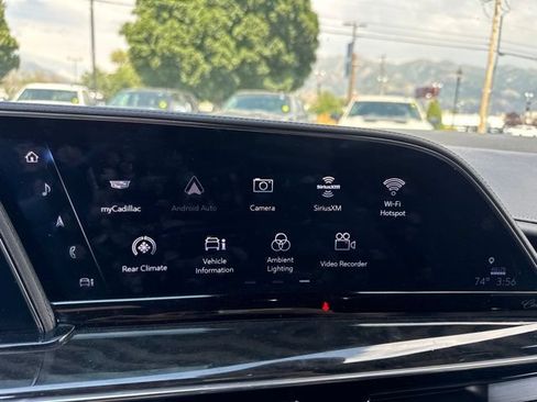 Used 2024 Cadillac Escalade Premium Luxury AWD/4WD image 32