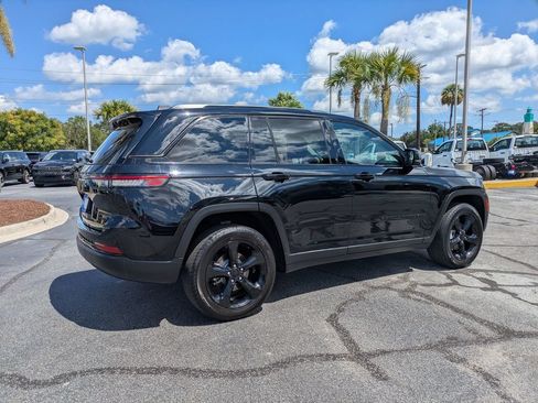 Used 2023 Jeep Grand Cherokee Limited w/ Black Appearance Package AWD/4WD image 4