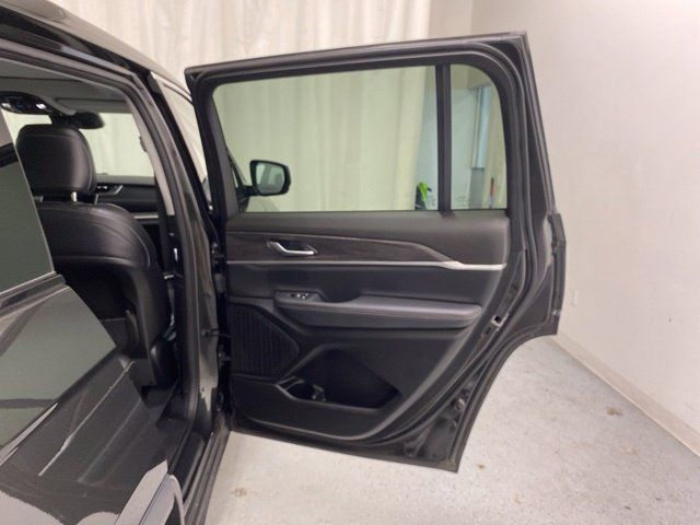 Used 2023 Jeep Grand Cherokee L Limited AWD/4WD image 40