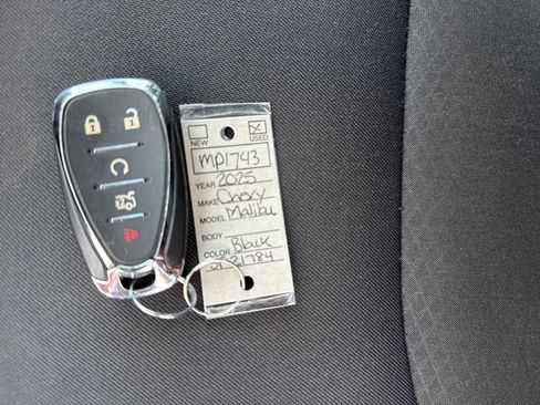 Used 2025 Chevrolet Malibu LT FWD image 29