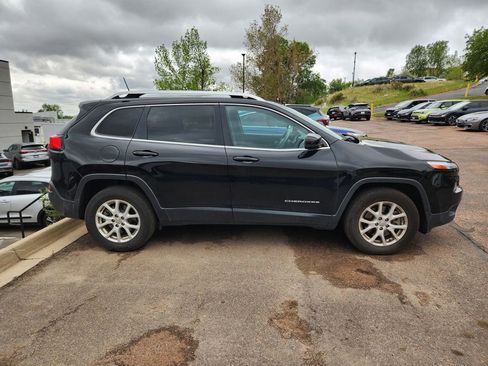 Used 2017 Jeep Cherokee Latitude w/ Safety/Convenience Group AWD/4WD image 20
