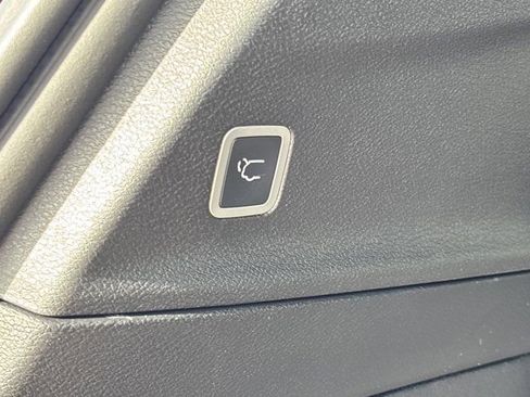 New 2026 Chrysler Pacifica Limited image 9