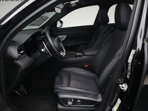 Certified 2023 Maserati Grecale GT AWD/4WD image 13