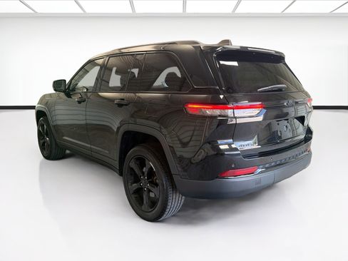 Used 2023 Jeep Grand Cherokee Altitude AWD/4WD image 6