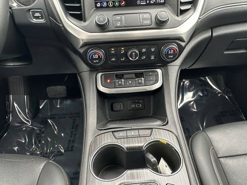 Used 2023 GMC Acadia SLT AWD/4WD image 11