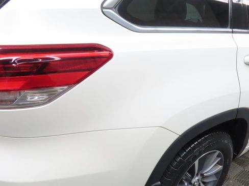 Used 2018 Toyota Highlander XLE image 31