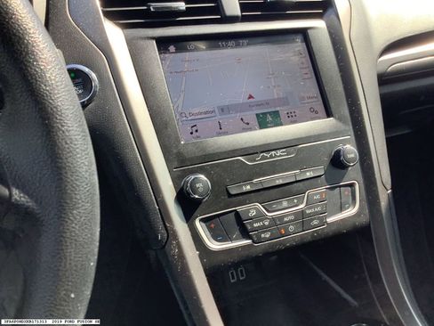 Used 2019 Ford Fusion SE image 8