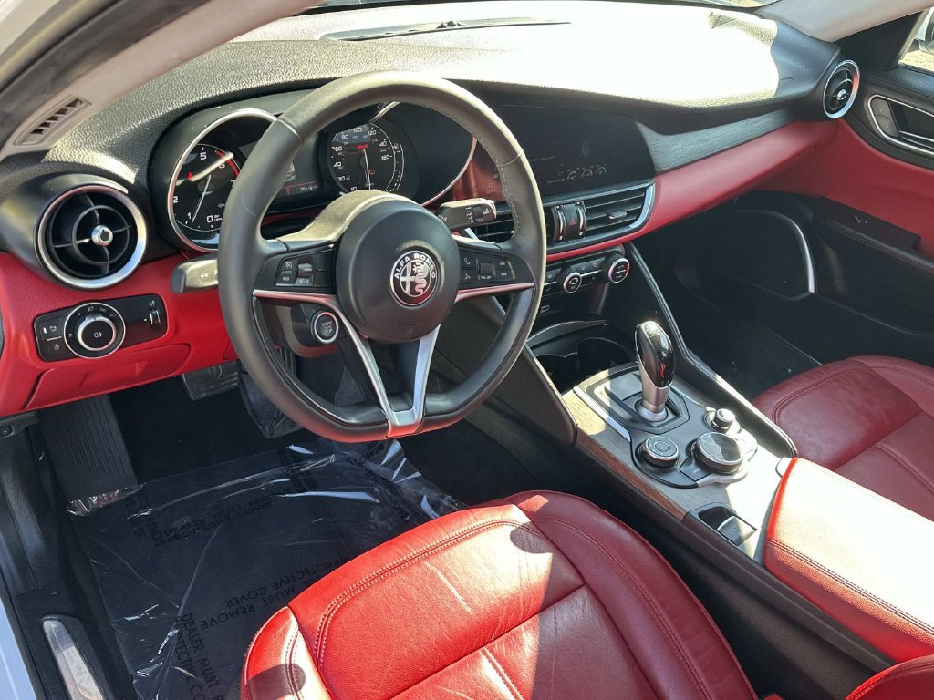 Used 2018 Alfa Romeo Giulia Ti AWD/4WD image 2