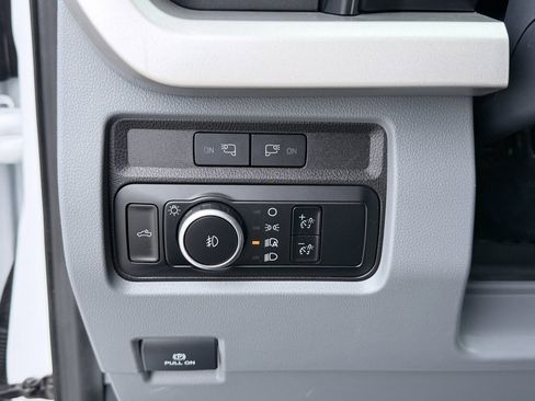 Used 2024 Ford F250 XLT w/ FX4 Off-Road Package image 11