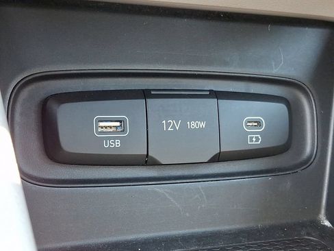 Certified 2025 Hyundai Venue SEL FWD image 25
