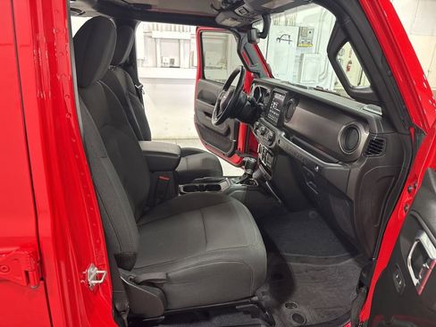 Used 2023 Jeep Wrangler Unlimited w/ Cold Weather Group image 29