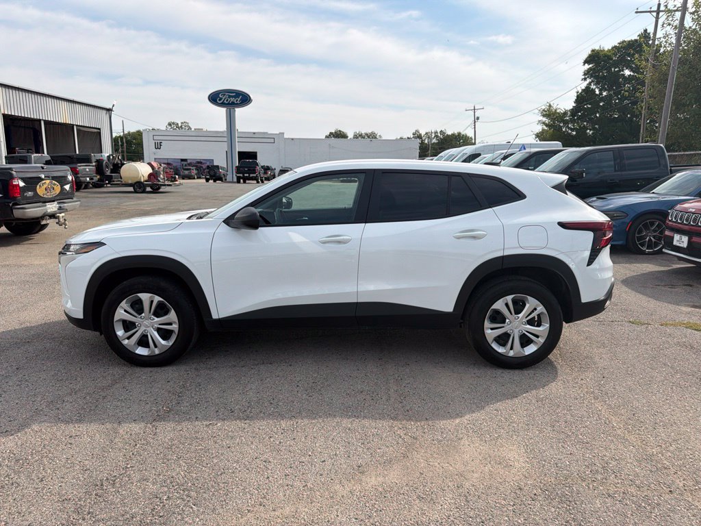 Used 2026 Chevrolet Trax LS FWD image 2