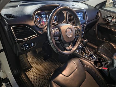 Used 2019 Jeep Cherokee Latitude Plus AWD/4WD image 10