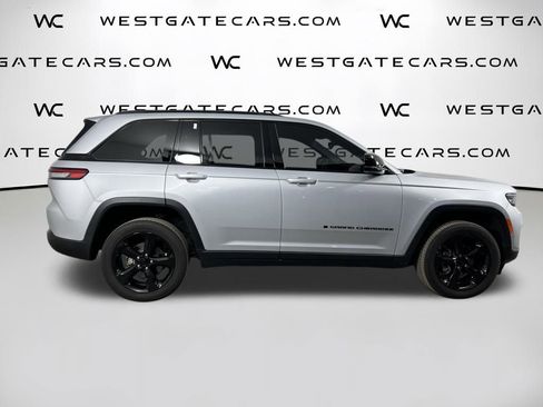 Used 2023 Jeep Grand Cherokee Altitude image 47