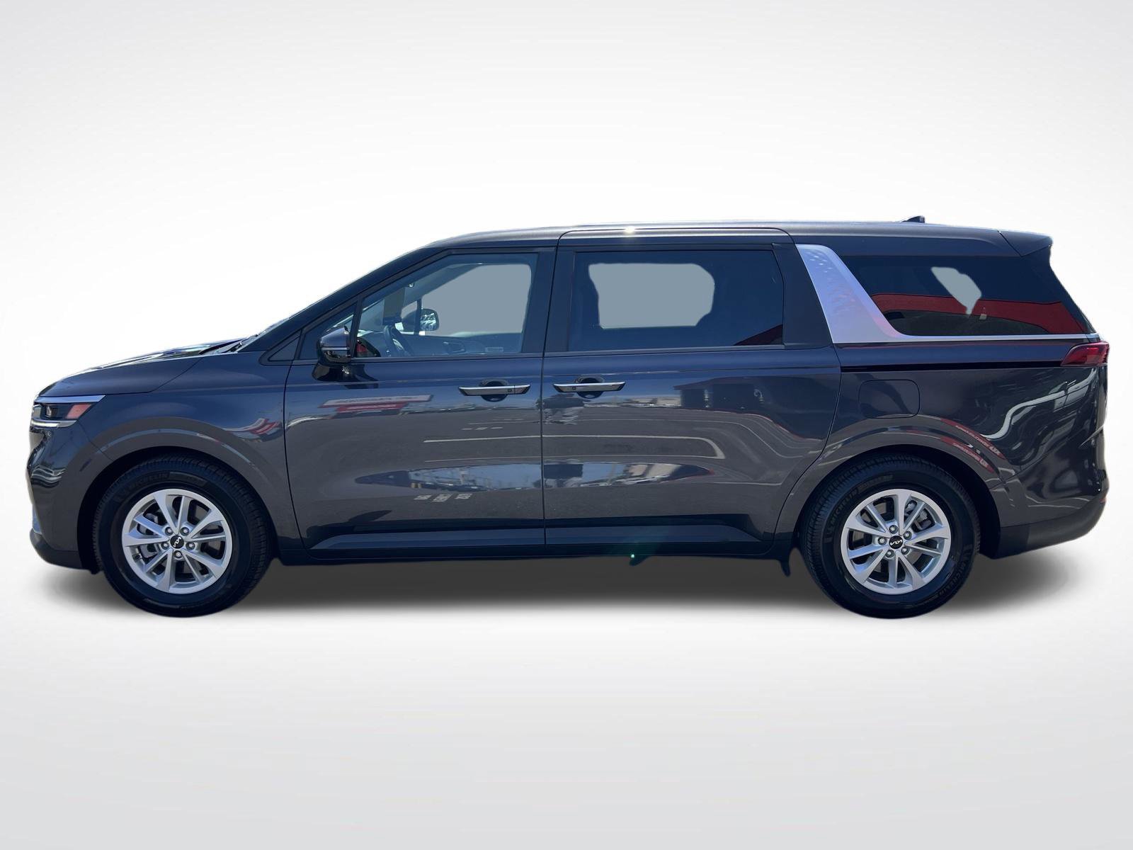 Used 2024 Kia Carnival LX FWD image 4