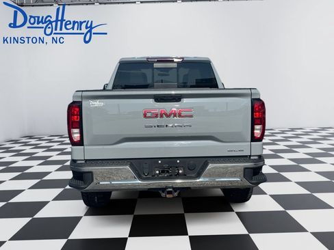 Used 2024 GMC Sierra 1500 SLE w/ Preferred Package AWD/4WD image 4