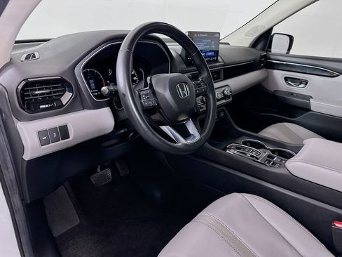 Certified 2024 Honda Pilot Touring image 9