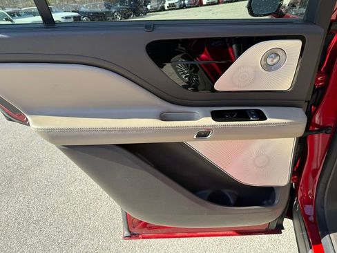 Used 2020 Lincoln Aviator Reserve w/ Equipment Group 202A image 25