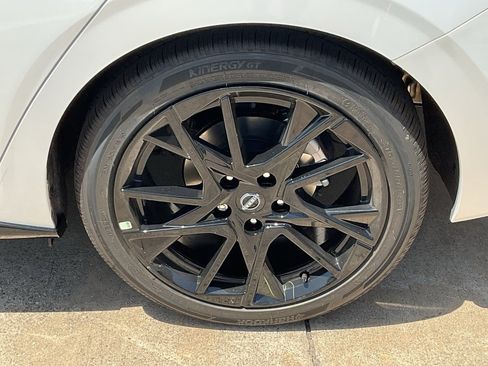 New 2025 Nissan Sentra SR w/ Midnight Edition image 8