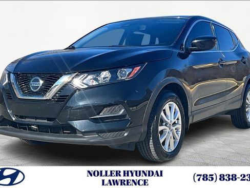 Used 2022 Nissan Rogue Sport S image 1