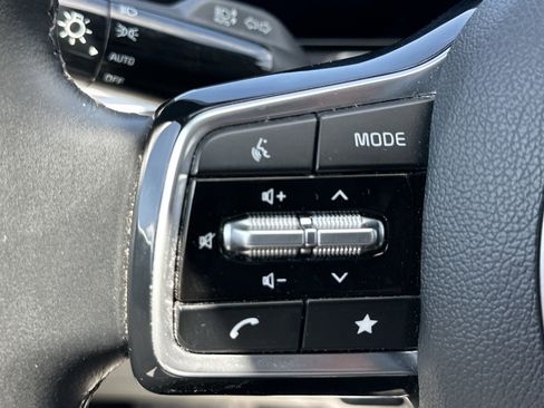 Used 2024 Kia Sorento S FWD image 28