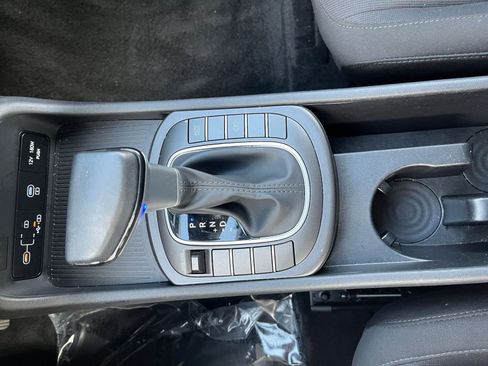 Used 2025 Hyundai Kona SEL image 36