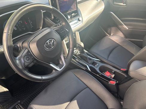 Used 2023 Toyota Corolla Cross XLE w/ Convenience Package AWD/4WD image 11