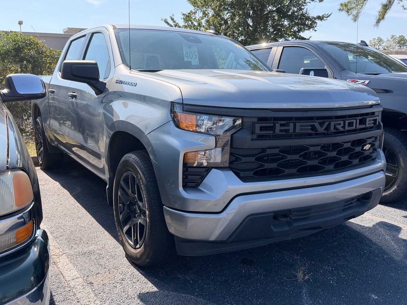 Used 2023 Chevrolet Silverado 1500 Custom AWD/4WD image 2