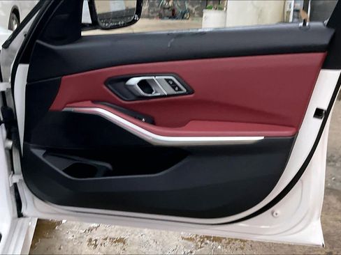 Used 2023 BMW 330i Sedan w/ Premium Package image 26