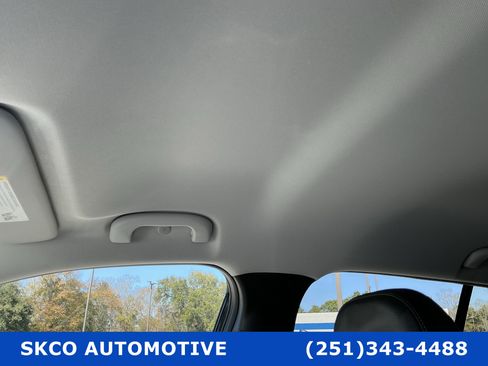 Used 2025 Chevrolet Trax LT w/ LT Convenience Package image 26