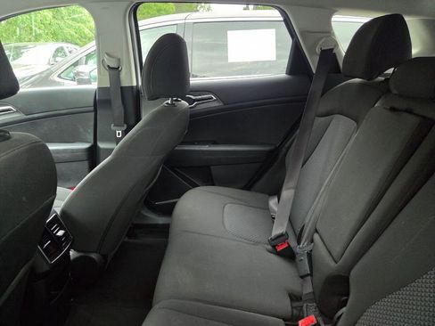 Used 2025 Kia Sportage LX FWD image 4