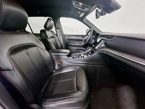 Used 2024 Jeep Grand Cherokee L Limited w/ Luxury Tech Group II image 34