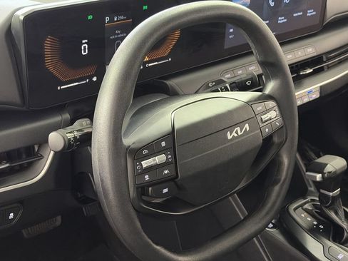 Used 2025 Kia K4 FWD image 12