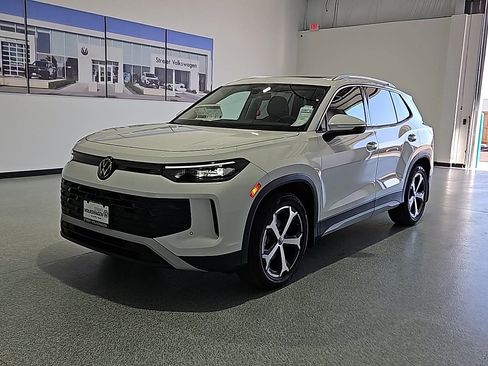 New 2026 Volkswagen Tiguan SE FWD image 5