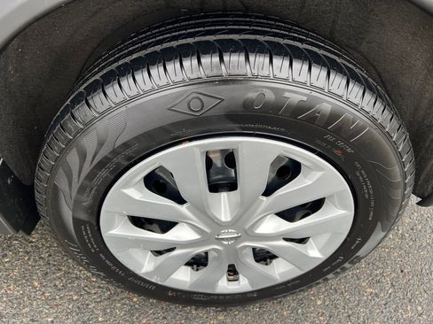 Used 2018 Nissan Rogue S image 26