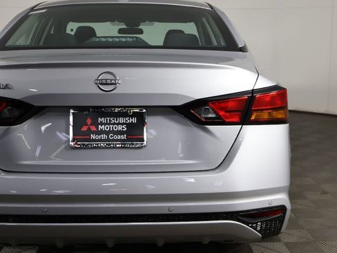 Used 2025 Nissan Altima 2.5 SV FWD image 12