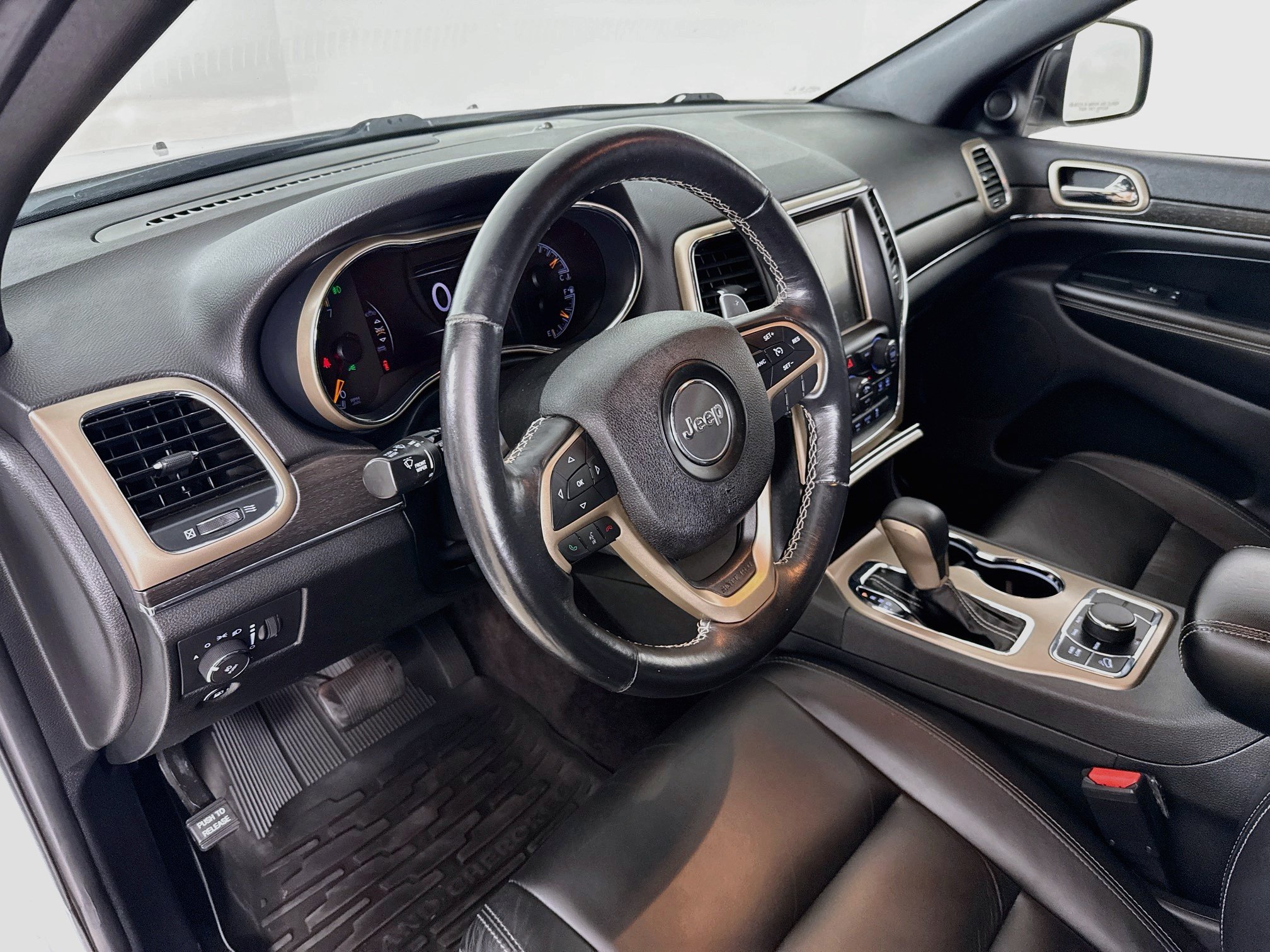 Used 2016 Jeep Grand Cherokee Limited AWD/4WD image 10