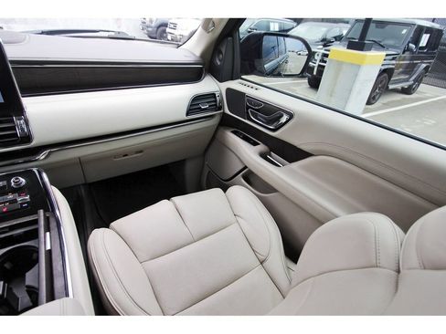 Used 2018 Lincoln Navigator Select w/ Technology Package RWD image 10