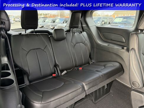 New 2026 Chrysler Pacifica Select w/ S Appearance Package FWD image 14