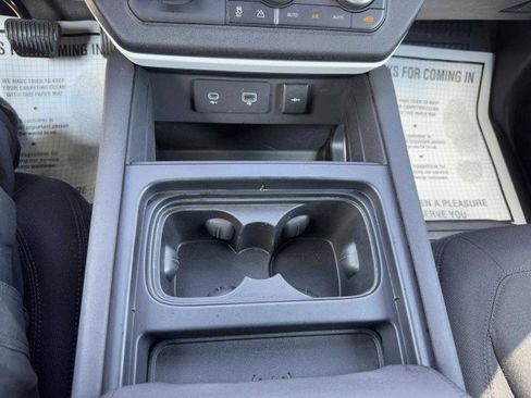 Used 2021 Land Rover Defender 90 image 31