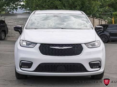 Used 2025 Chrysler Pacifica Select FWD image 13
