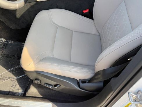 Certified 2025 Volvo XC90 B6 Plus image 17